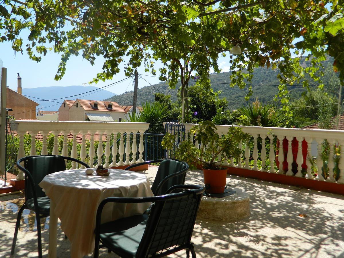 Logara'S Apartments Айя-Евфимия Экстерьер фото